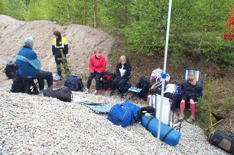 MAIF:arna söker skydd för vinden. Vindskydd och TC:n i grustag är ingen bra kombination.