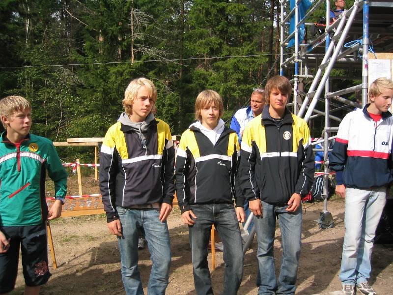 Våra H14-segrare Oskar, Victor och Gustav i väntan på prisutdelning.