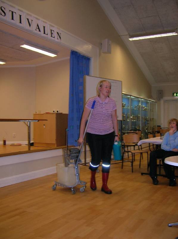 Lisa agerar städare.