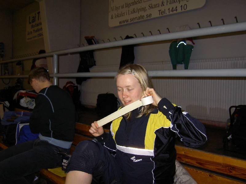 Lisa i tejpningstagen.