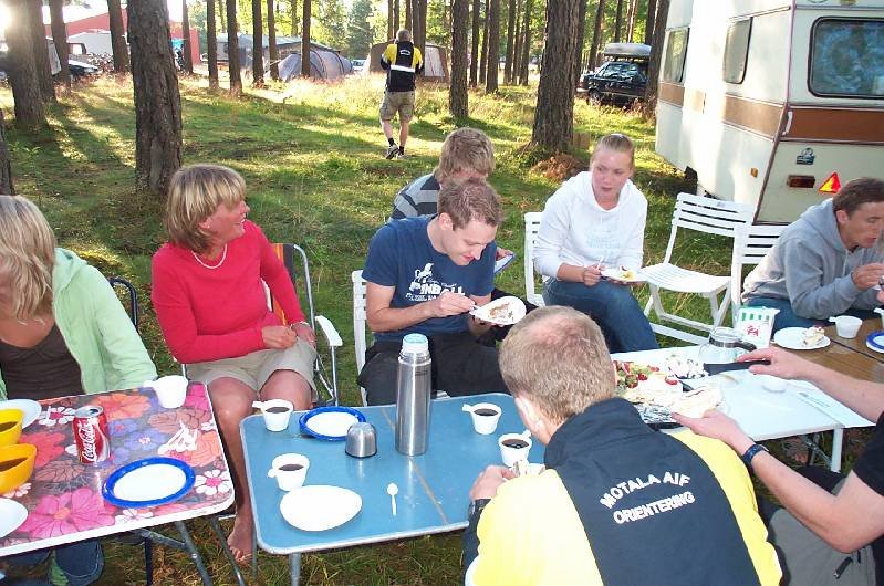 Långbordsfika.