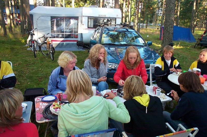 Långbordsfika.