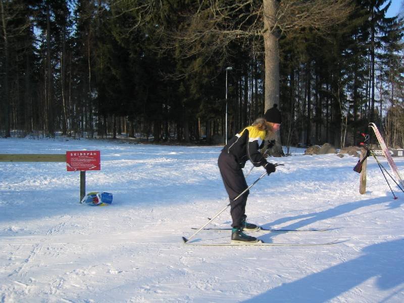 Frida i mål efter första loppet. Foto: Peter Bergstrand.