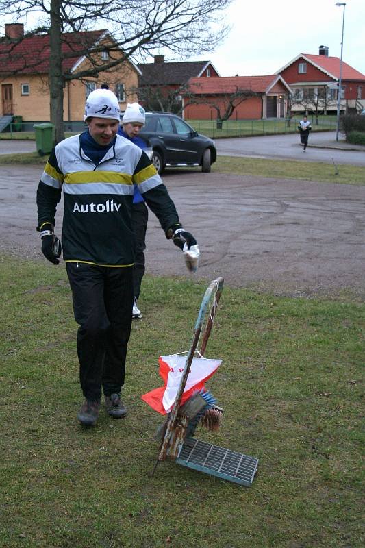 Peter först i mål före Jonas.