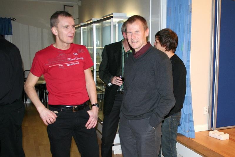 Pelle och Mats funderar.